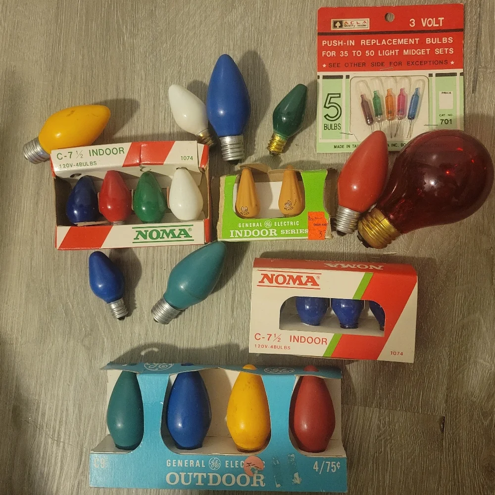 Variety of 27 vintage light bulbs some in origional packaging